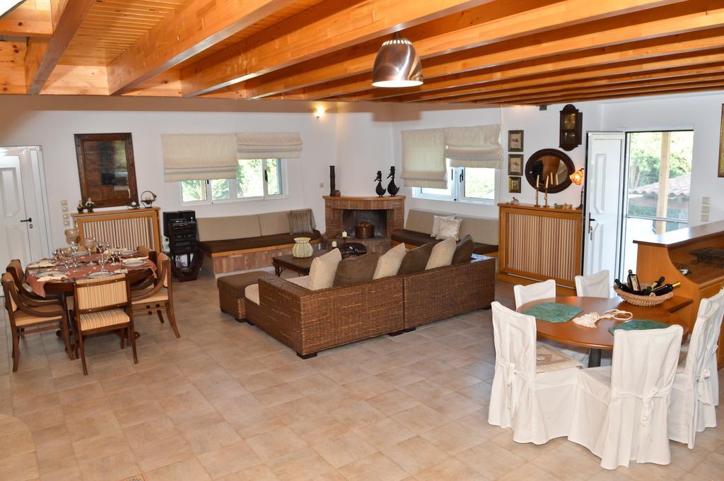 Dimeon Villa Kato Achaia Bilik gambar