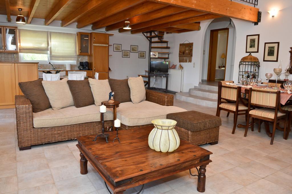 Dimeon Villa Kato Achaia Bilik gambar